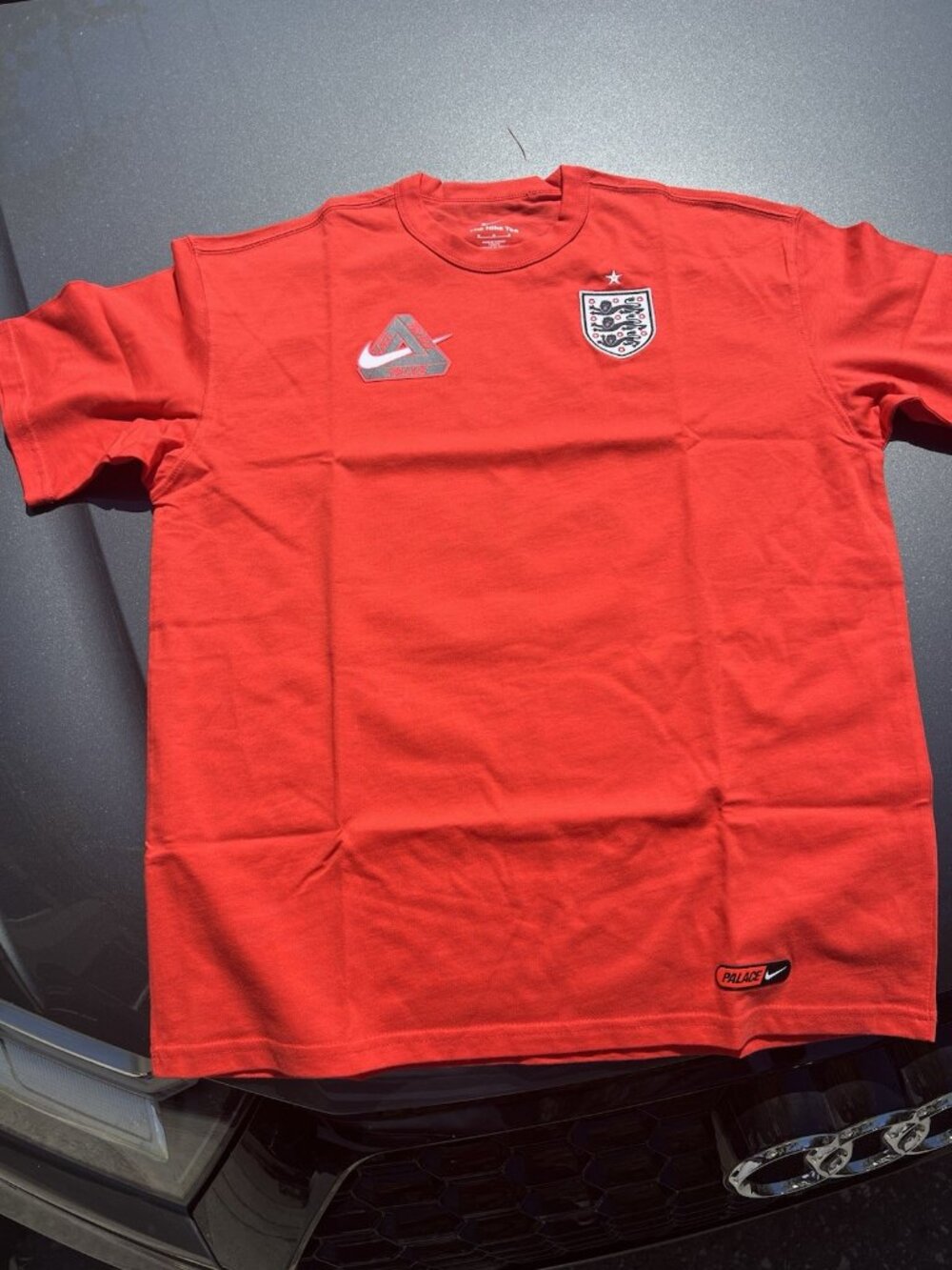 Palace x Nike England T-shirt Light Crimson Men size medium, X-Large Brand new